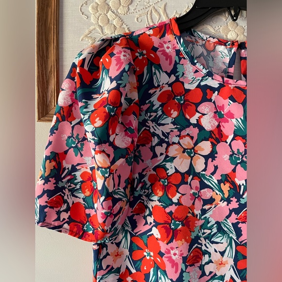 Bright floral puff sleeve silky summer top - Picture 2 of 4
